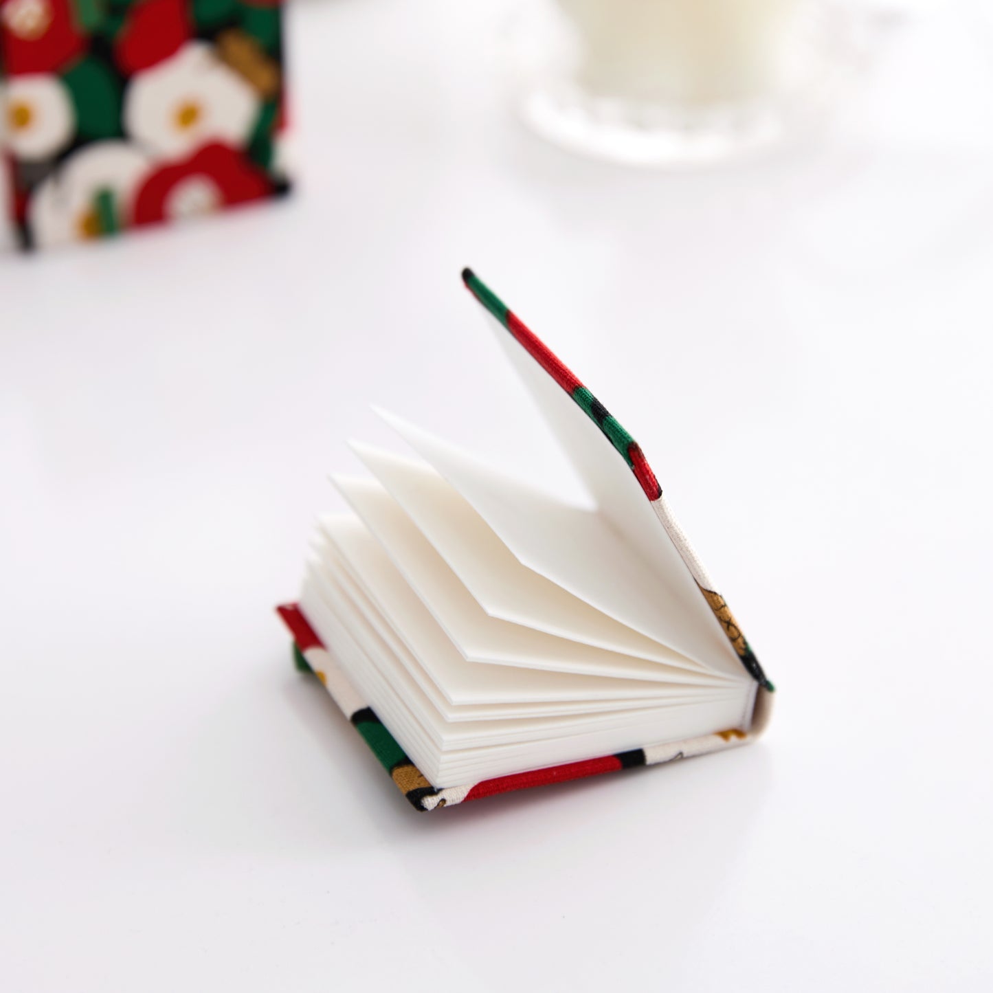 PocketArtist™ – Black Floral (Clear Palette)